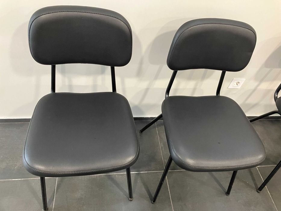 Cadeira em Pele Sintética Preta