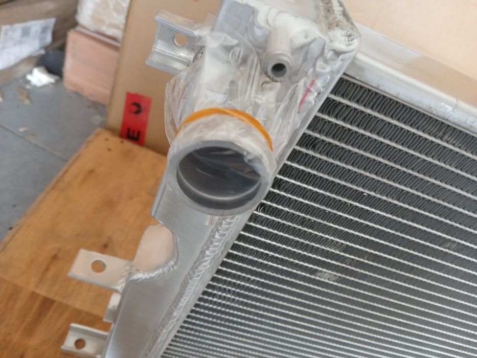 Radiador aluminio LAND ROVER DEFENDER 2.2/2.4 TD4; 2.5 TD5 DIESEL