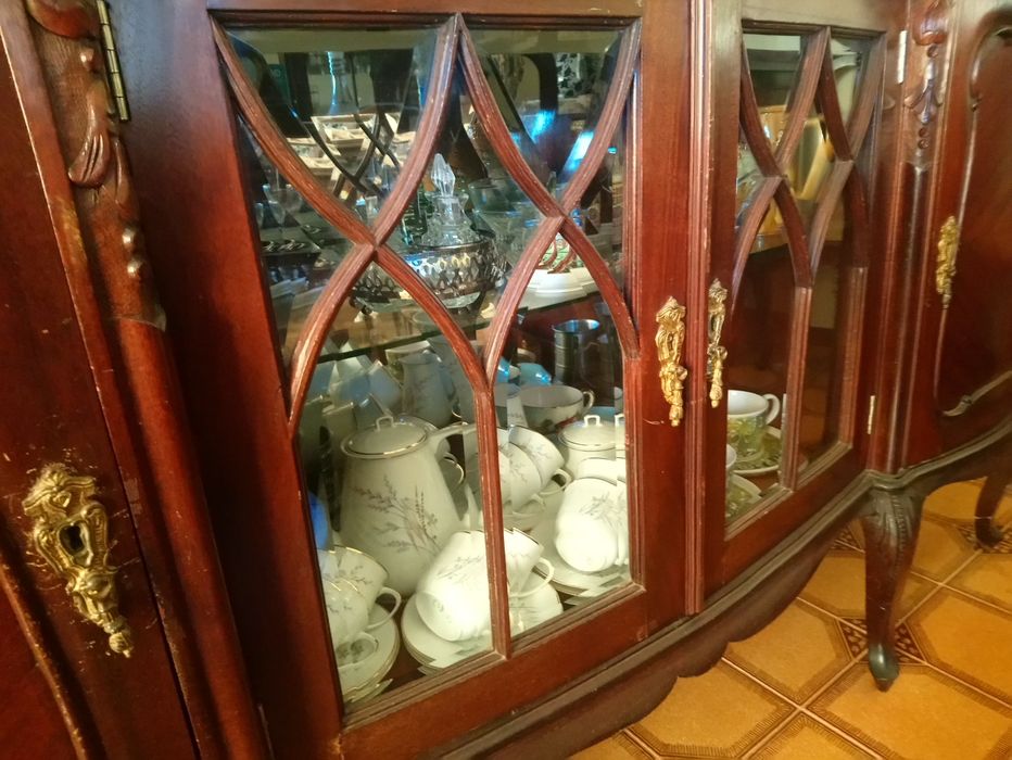 Aparador com vitrine década de 70.