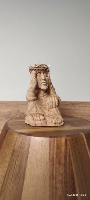 jezus frasobliwy ręcznie rzeźbiony z drewna lipowego