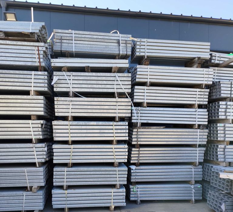 Fotowoltaika, słupki od barier, marki, flansze, profile, stopy