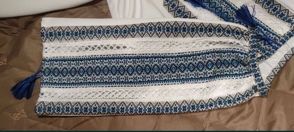 Вишите плаття для дитини/підлітка