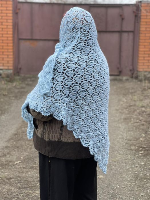 Шаль в'язана. Ручна робота.