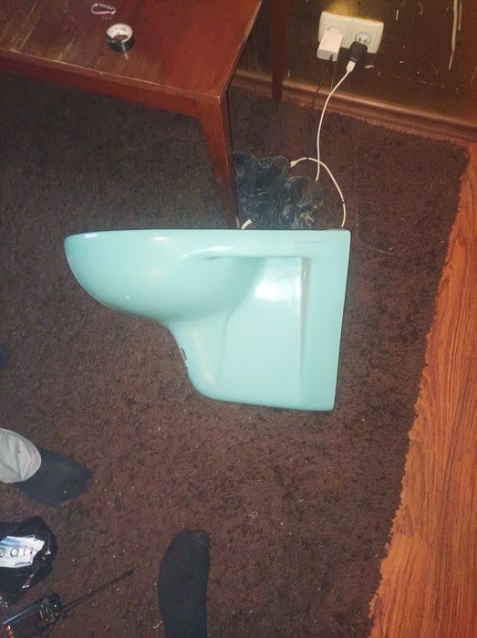 Продам унитаз новый