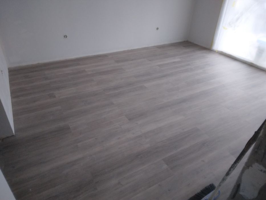 Aplicação de piso flutuante64595518672514122