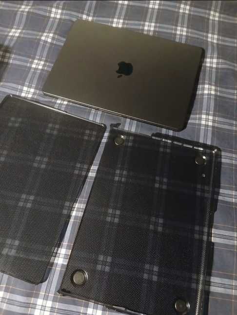 MacBook Pro APPLE Preto Sideral 2023 + capa de proteção