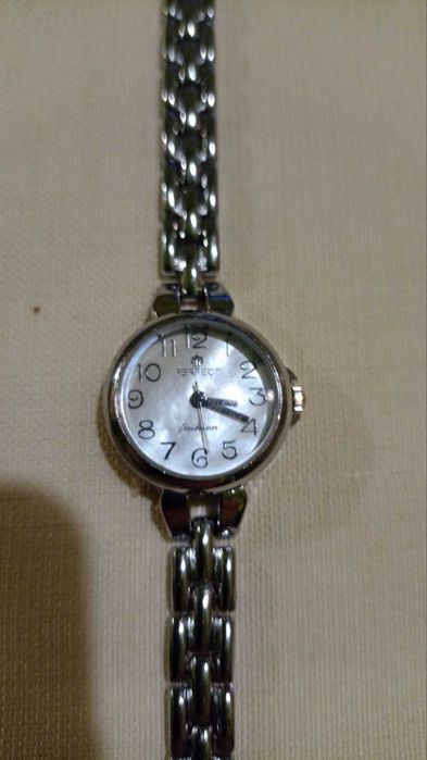 Zegarek damski Perfect srebrny