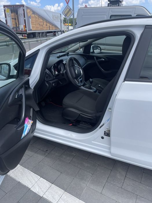 Продам Opel Astra j