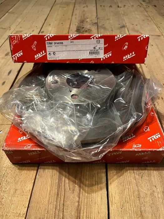 Диски та колодки гальмівні передні TOYOTA RAV4 III