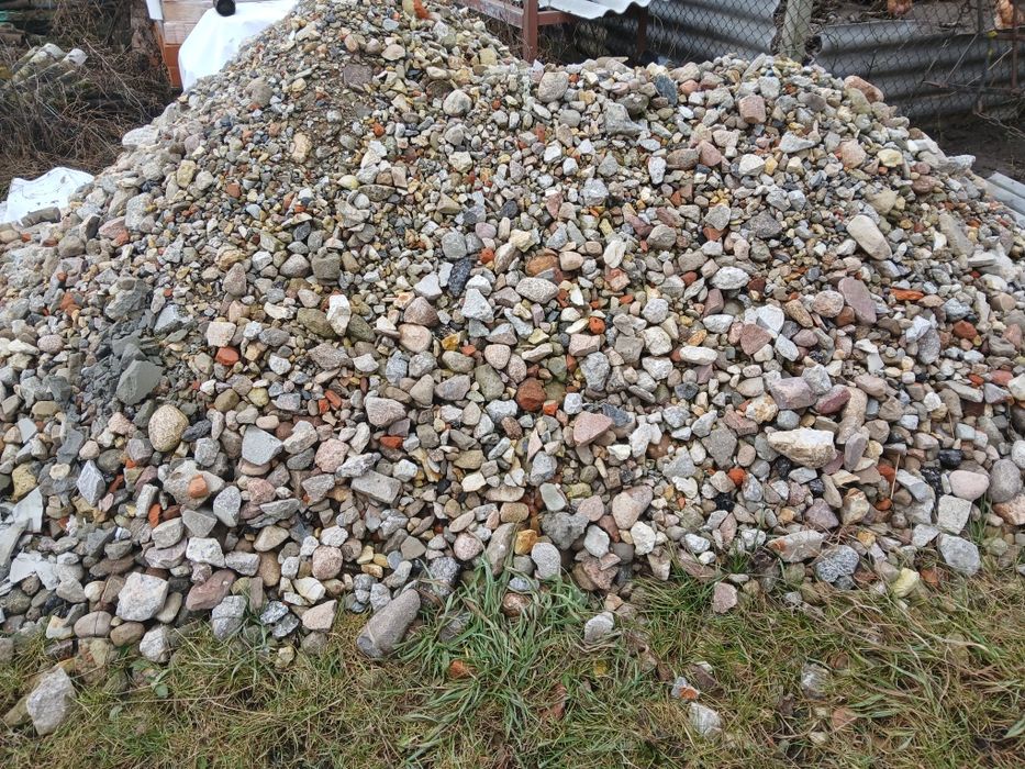 Kamień beton kruszony kruszywo tłuczeń