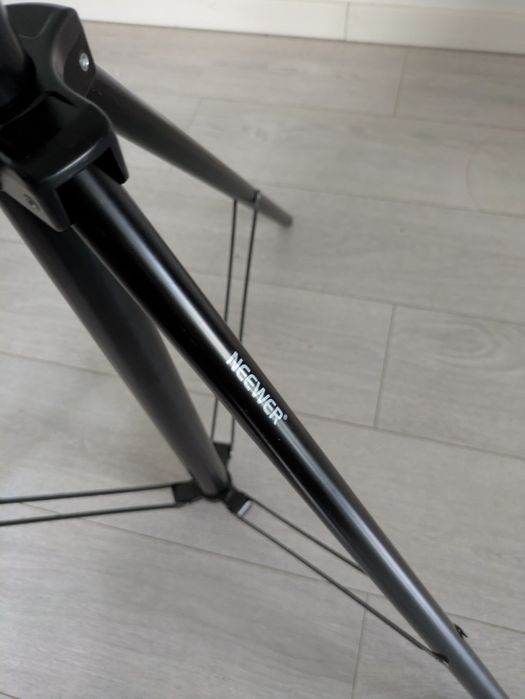Statyw oświetleniowy studyjny do świateł lamp Neewer ProStaff