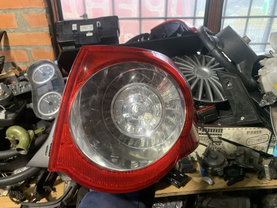 Задній правий фонарь Volkswagen Passat B6 універсал 3C9 945 096N