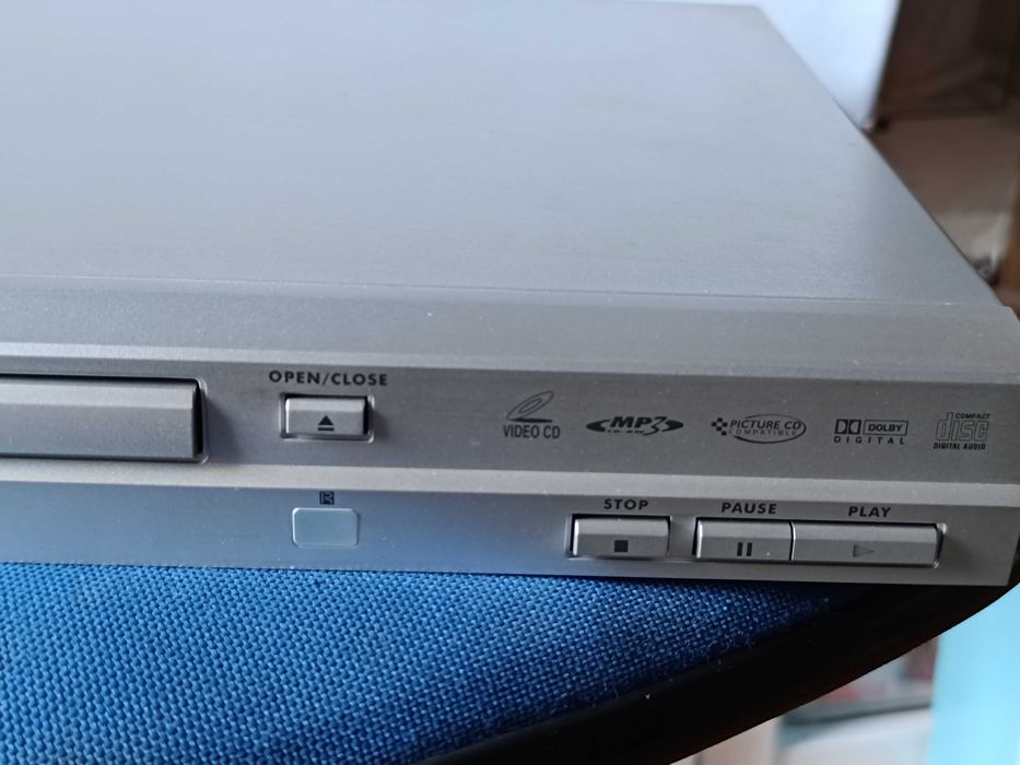 Leitor de DVD Bluesky com oferta de filmes