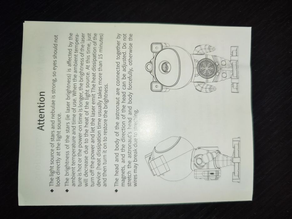 Нічник-проєктор «Astronaut Star Light» у формі космонавта.