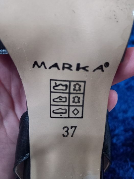 Sandálias pretas de pele da Invulgar T37 (Marka)