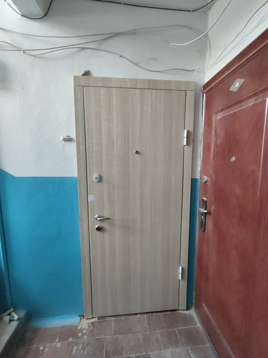 Встановлення вхідних дверей монтаж  дверей