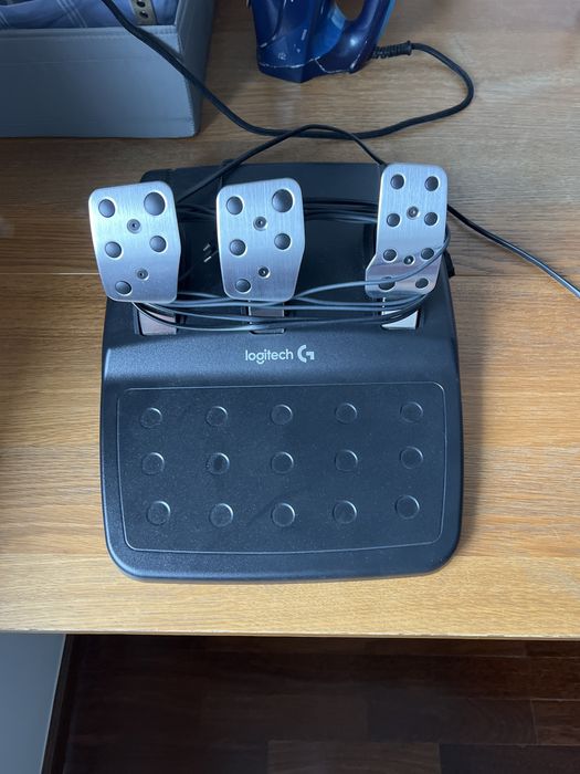 Logitech G29 volante e pedais
