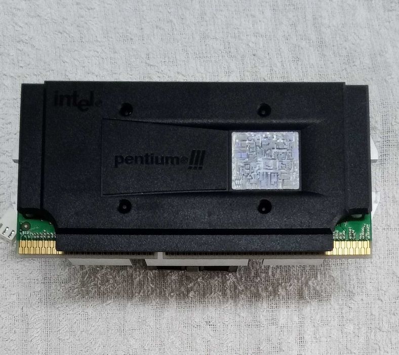 Processador Slot 1 - Intel Pentium III a 450mhz
