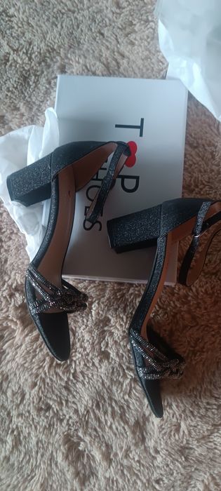 Sapato preto de senhora T.37