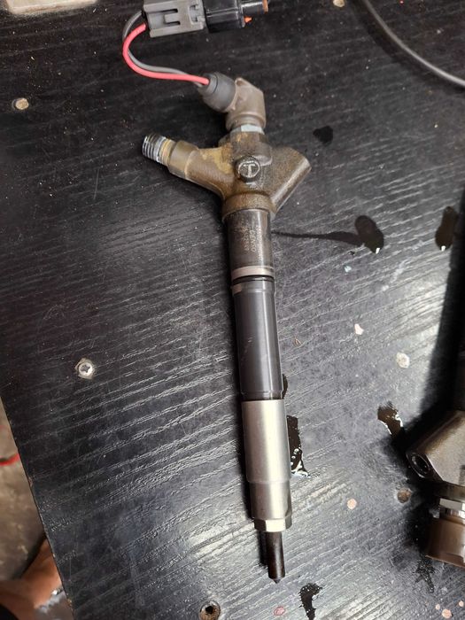 Toyota 2,2 d-cat wtryskiwacz wtrysk diesel avensis rav4 auris corolla verso denso