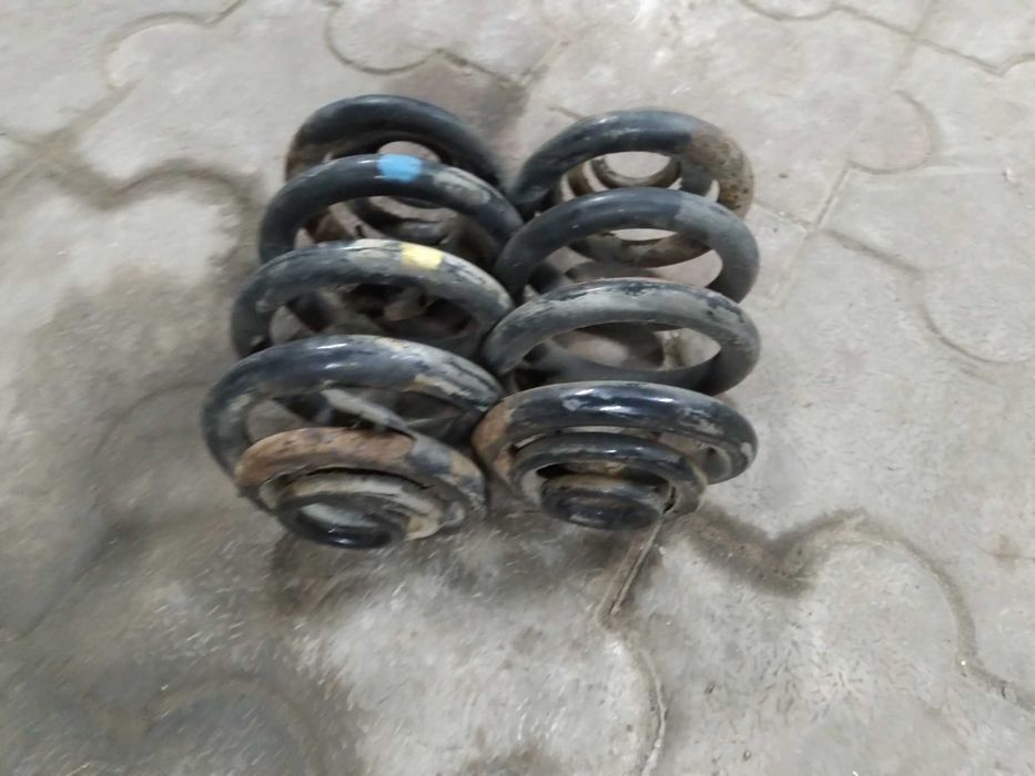 Пружини задні 2 шт. Mercedes Vito 638 (пасажир)