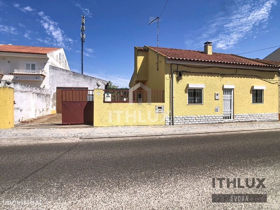 Moradia T2 com amplo terreno em Vendas Novas