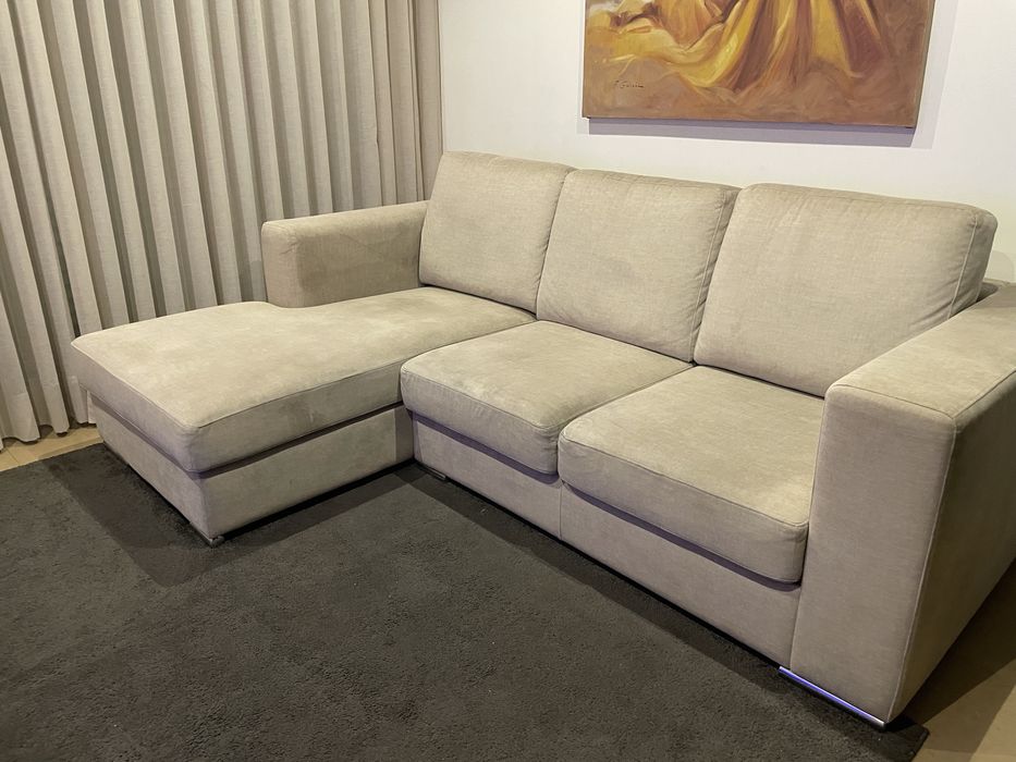 Sofa com chaise-longue