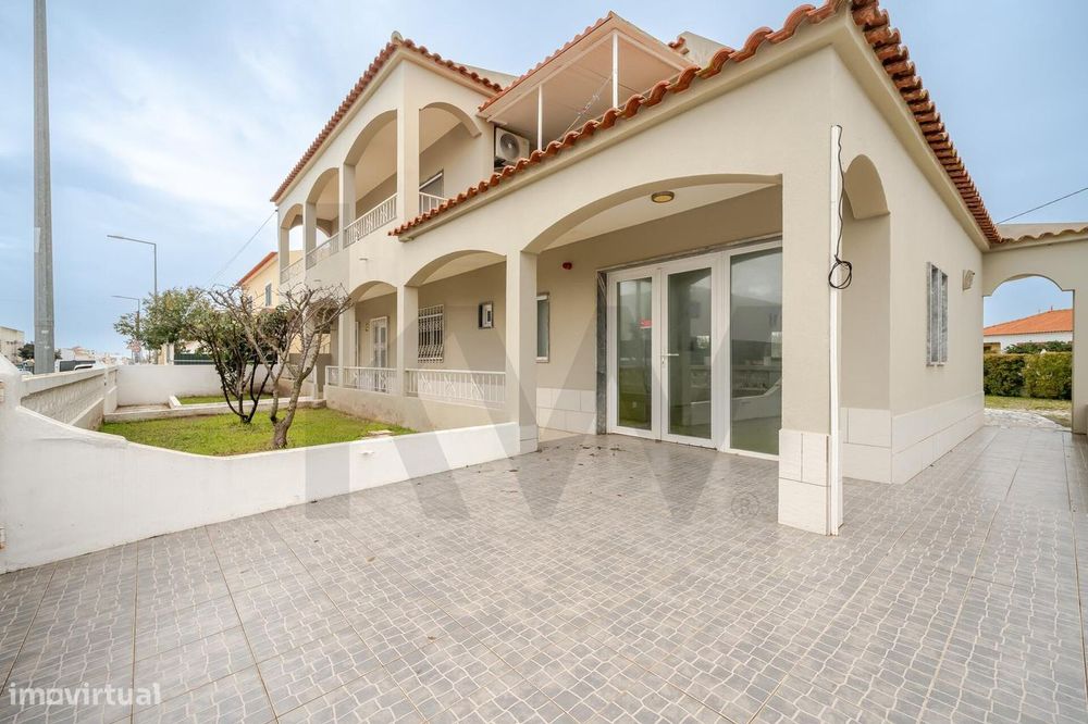 Lote Com 823 M2 - Habitação Serviços - Forte Visibilidade Comercial /