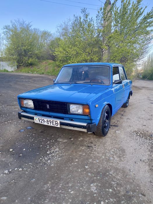 Автомобіль ваз 2105