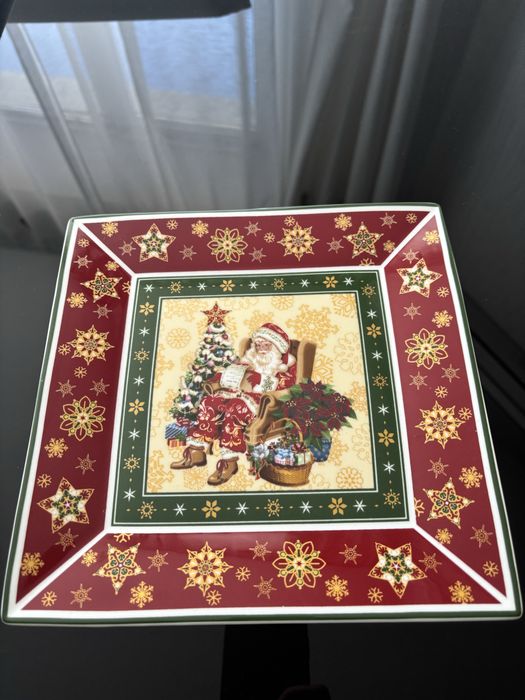 Блюдо новорічне червоне