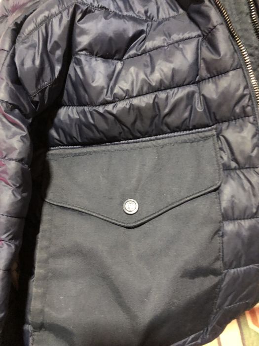 Blusão com capuz , bolsos grandes