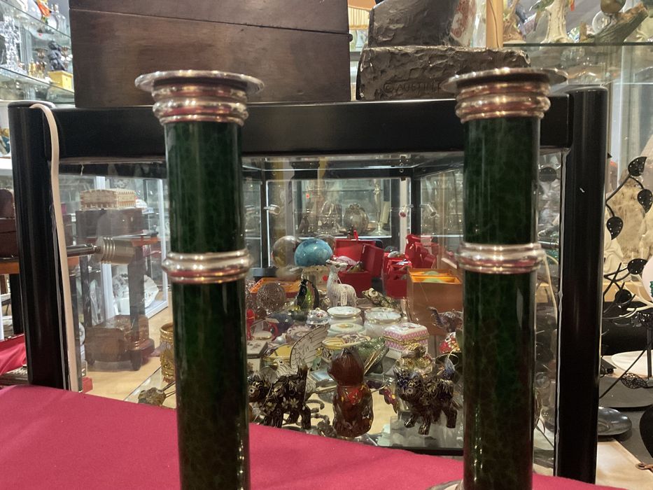 Par de candelabros casquinha italiano 21 cm.    Anúncios abaixo