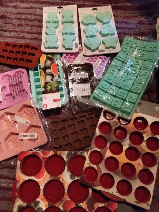 Conjunto de 14 formas(de 6,12,20 e + em formas individuais)em silicone