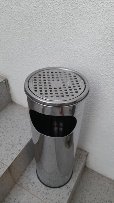 Caixote do Lixo Vertical com Cinzeiro em Aço Inox (58,5 cm) – Bom Estado