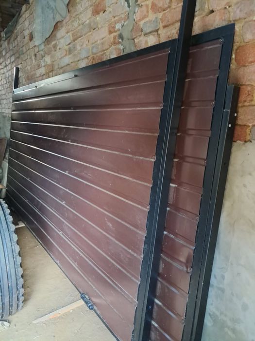 Brama garażowa ocieplana