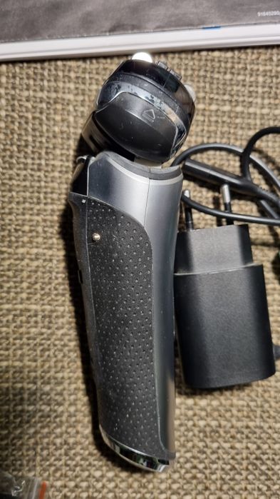 Sprzedam golarke ze stacja myjącą Braun Series 9