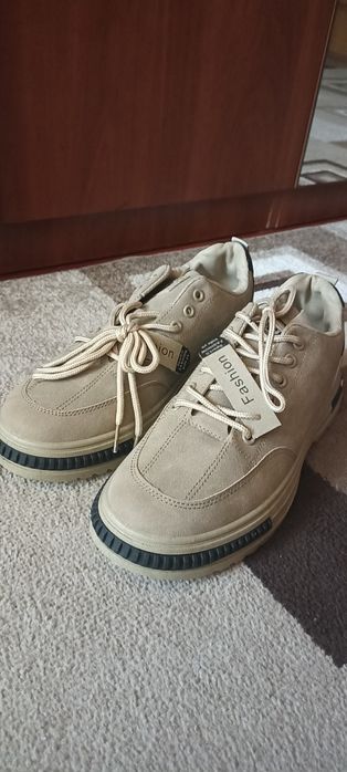 Чоловіче взуття 43 розмір на етикетці, 27 см устілка