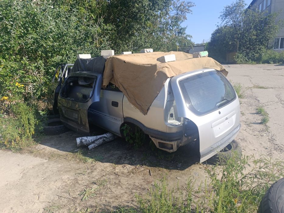Продам потолок и двери, четверть Opel Zafira A