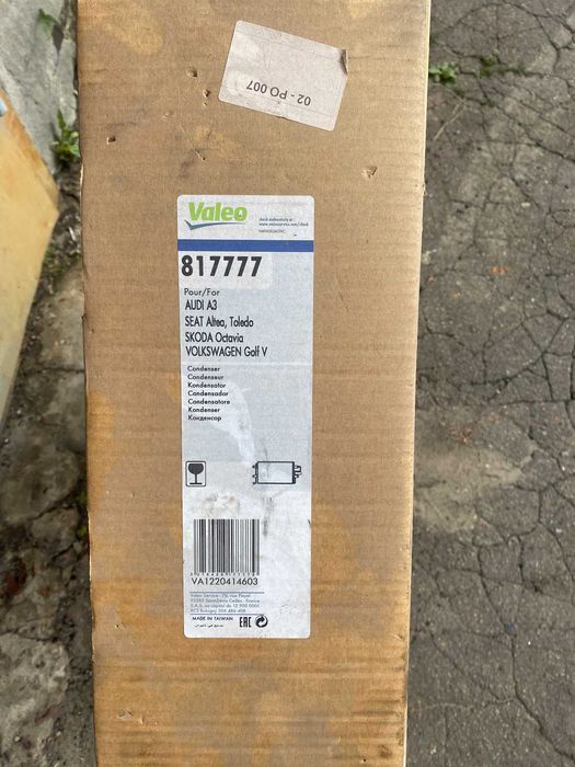 817777 Valeo Радіатор кондиціонера Октавія А5-Гольф5