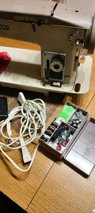 Maszyna do szycia Łucznik Predom 451