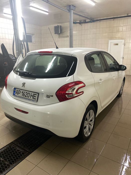Авто Peugeot 208 2013 року