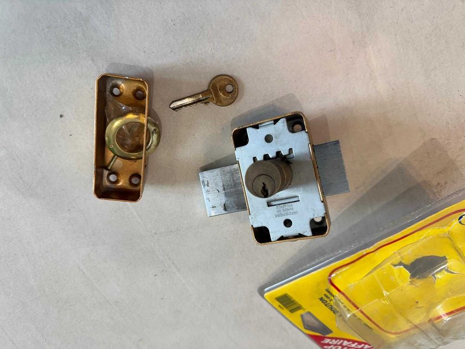 Trava de botão para porta 40 mm 3 chaves cilindro 23 mm