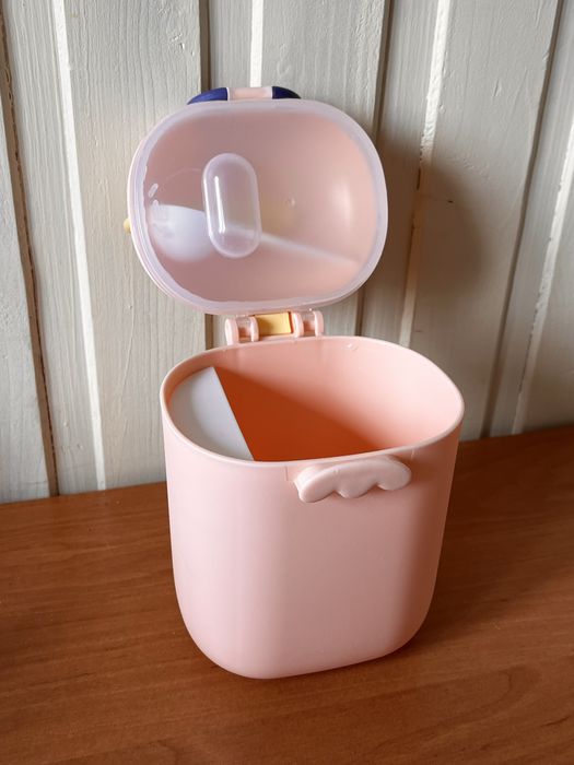 Bebilon mleko+ pojemnik na mleko