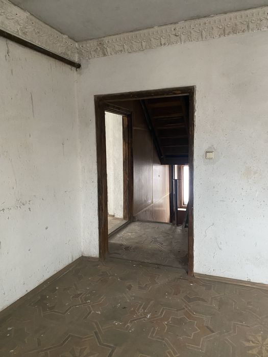 Продаж двоповерхового будинку з мансардою