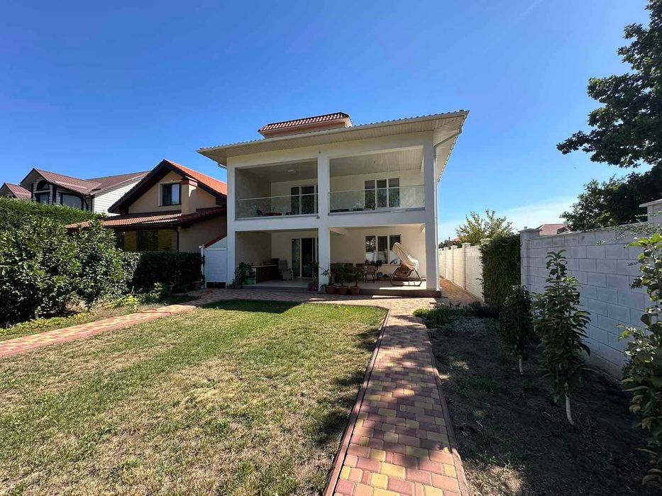 Продается дом в Совиньоне на 2 семьи, прекрасная улица