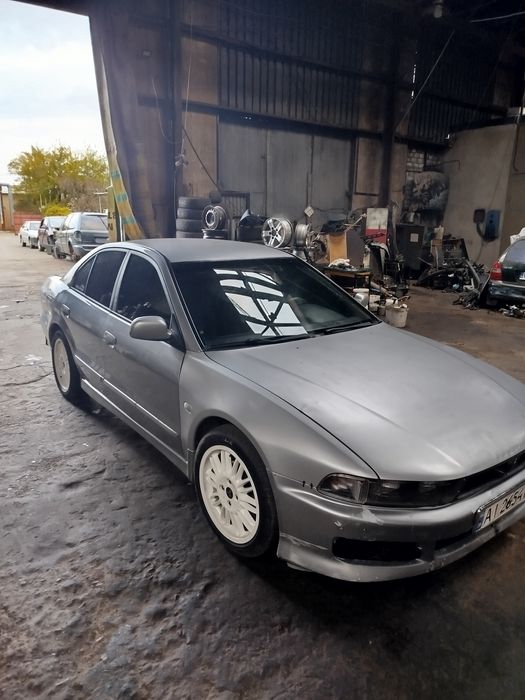 Mitsubishi galant 8 (акула)механика бенз 2.4