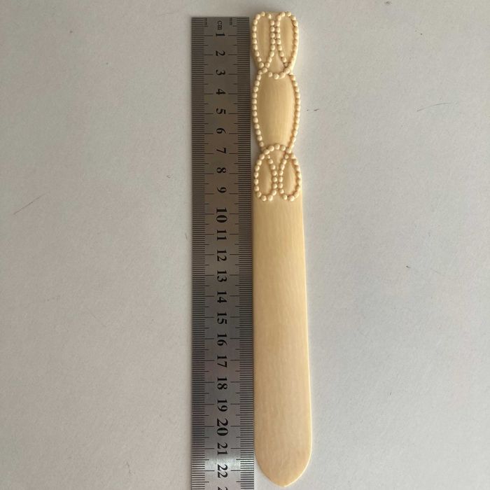 Abridor de cartas em material nobre antigo