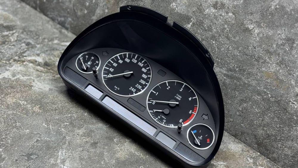 Приборка БМВ Е39 з кольцами Приборна панель бмв е39 дизель Консоль BMW