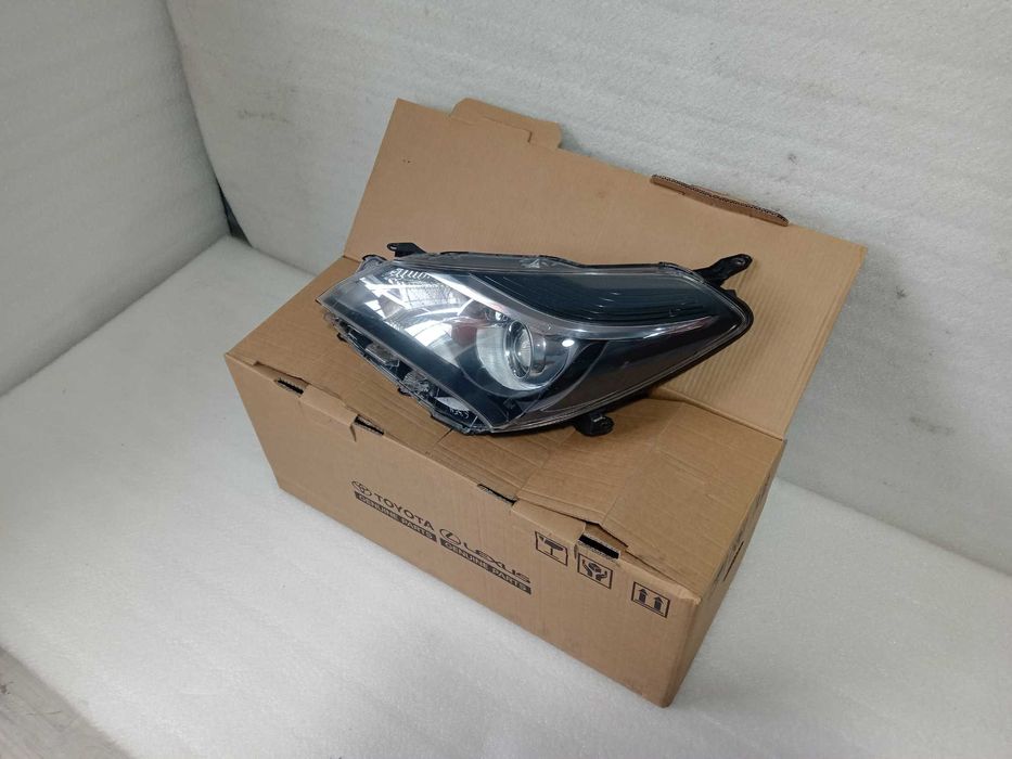 Toyota yaris  фара передня ліва 81170 - 0da30 оригінал