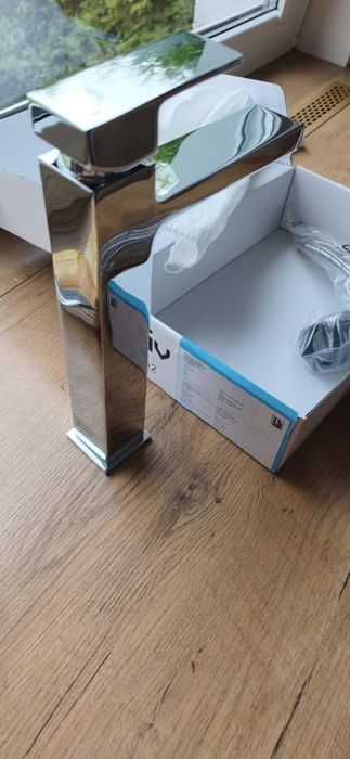 Bateria umywalkowa stojąca